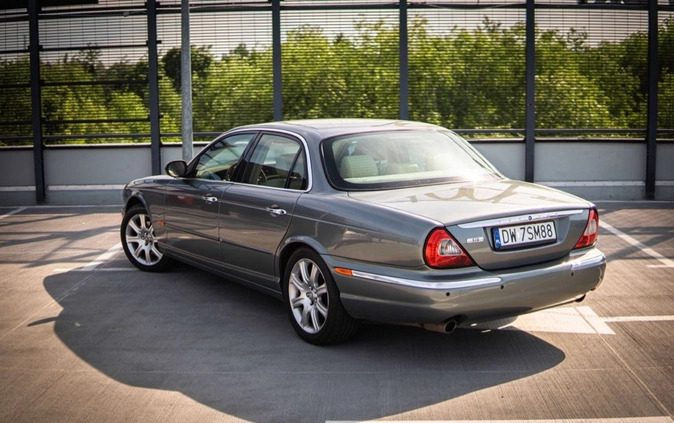 Jaguar XJ cena 55000 przebieg: 232000, rok produkcji 2004 z Wrocław małe 407